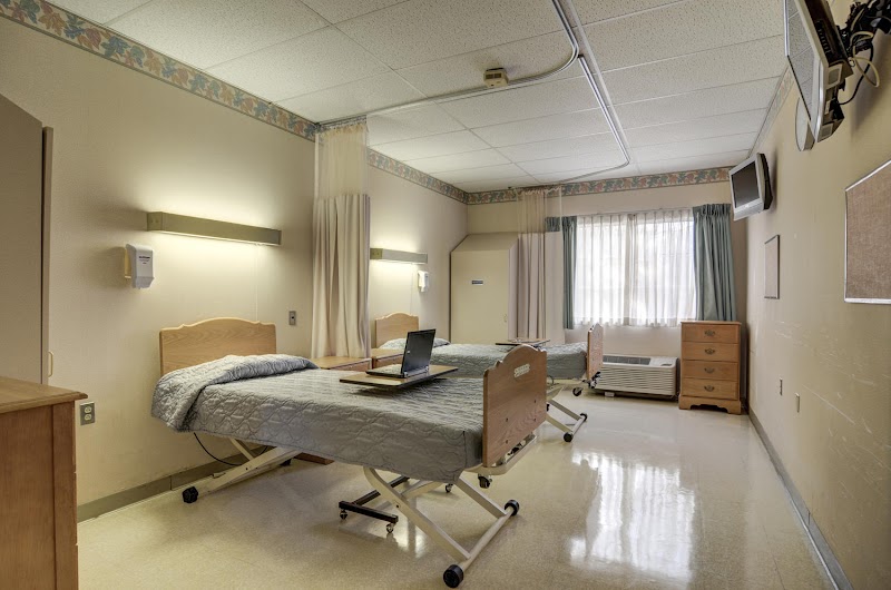 HUNTINGDON SKILLED NURSING AND REHABILITATION CENT nursing home in HUNTINGDON VALLEY, PA - Photo 3 of 5