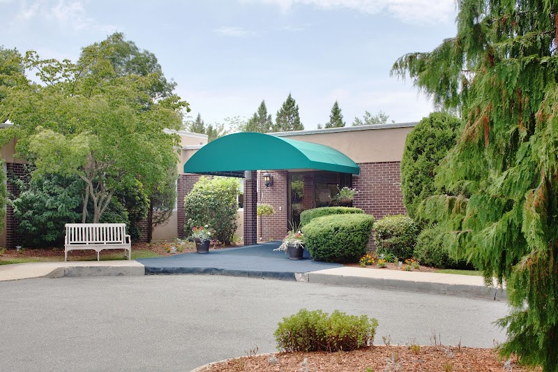 Warren Skilled Nursing and Rehabilitation nursing home in Warren, RI - Photo 2 of 8