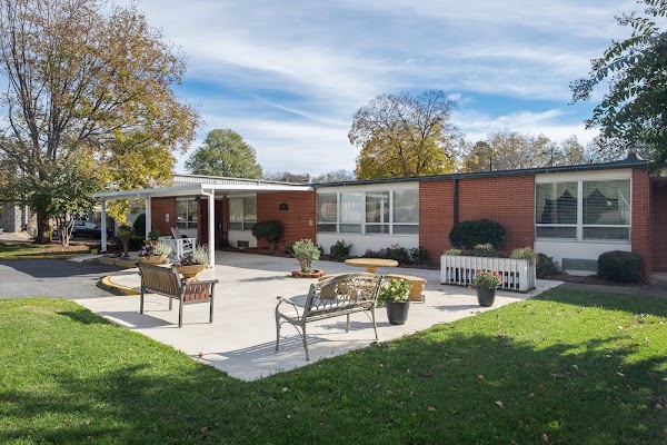 White Oak Manor - York nursing home in York, SC - Photo 1 of 2