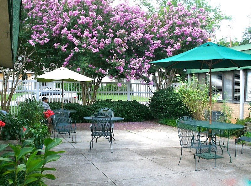 Magnolia Manor - Greenville nursing home in Greenville, SC - Photo 3 of 5