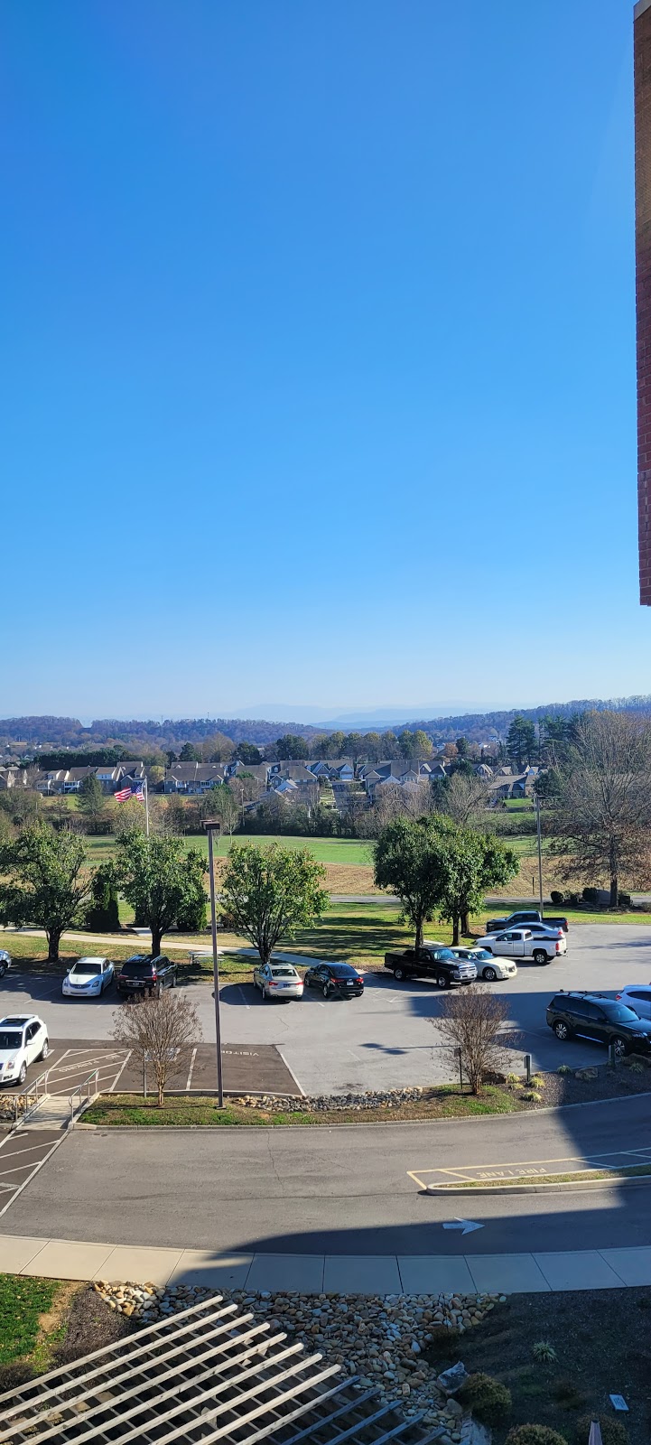 BEVERLY PARK PLACE HEALTH AND REHAB nursing home in KNOXVILLE, TN - Photo 3 of 5