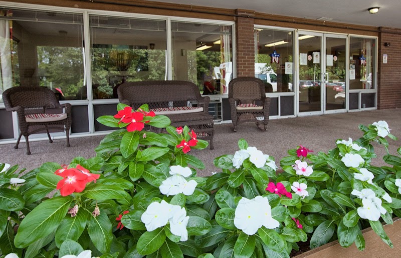 AHC WAVERLY nursing home in WAVERLY, TN - Photo 3 of 5