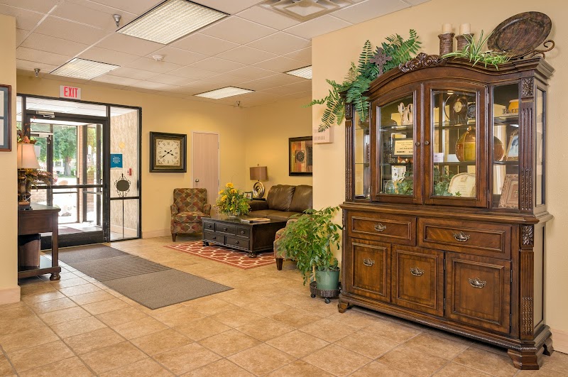 LIFE CARE CENTER OF BRUCETON-HOLLOW ROCK nursing home in BRUCETON, TN - Photo 4 of 10