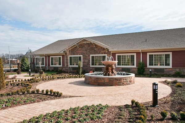 LIFE CARE CENTER OF HIXSON nursing home in HIXSON, TN - Photo 1 of 10