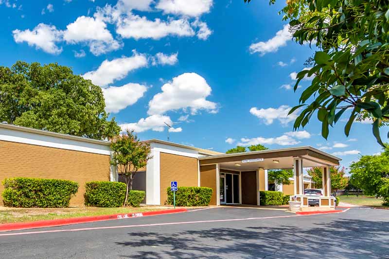 Interlochen Health and Rehabilitation Center nursing home in Arlington, TX - Photo 4 of 5