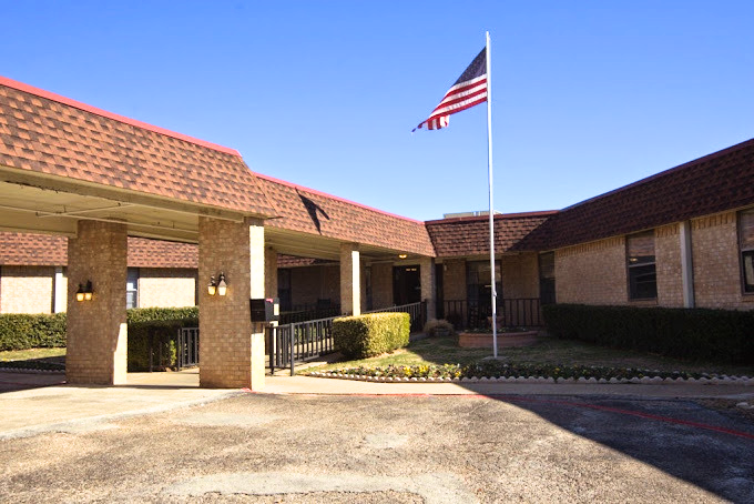 LAKE LODGE NURSING & REHABILITATION nursing home in LAKE WORTH, TX - Photo 2 of 5