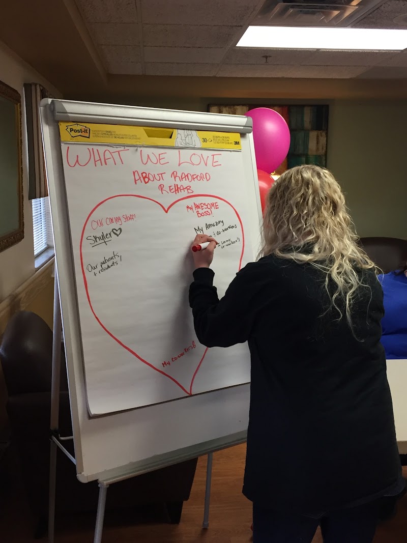 RADFORD HEALTH AND REHAB CENTER nursing home in RADFORD, VA - Photo 4 of 5