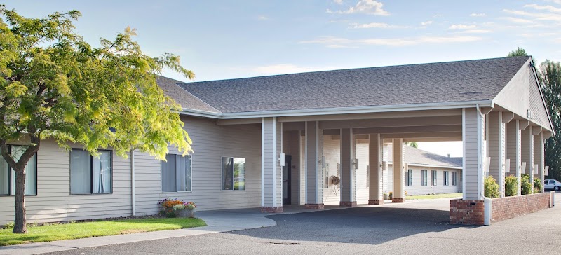 COLUMBIA CREST CENTER nursing home in MOSES LAKE, WA - Photo 2 of 5