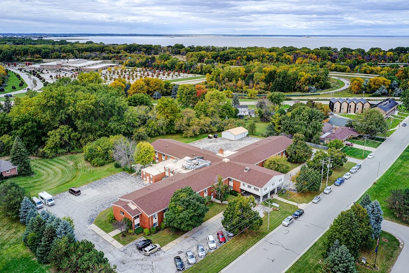 EDENBROOK OF GREEN BAY nursing home in GREEN BAY, WI - Photo 2 of 5