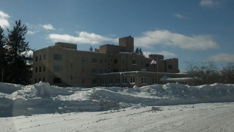 MIDDLE RIVER HEALTH AND REHABILITATION CENTER nursing home in SOUTH RANGE, WI - Photo 4 of 5