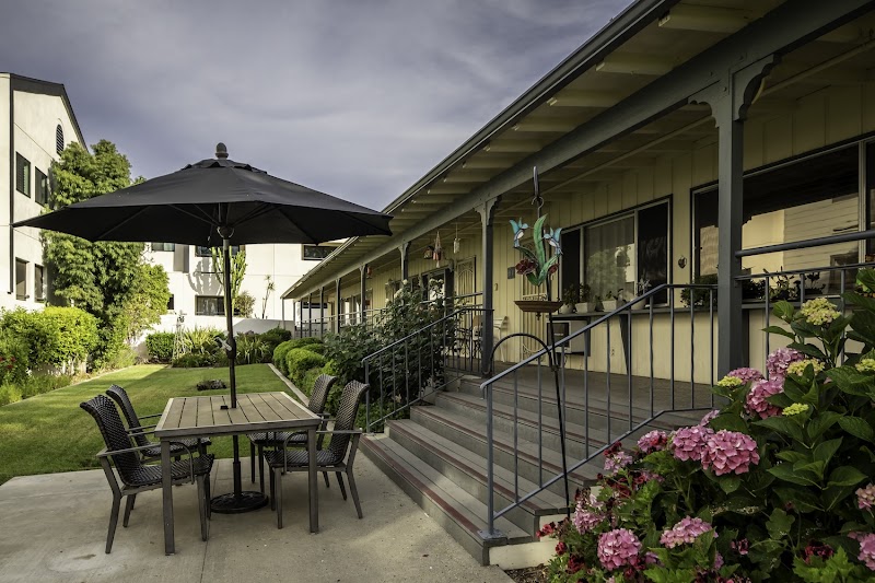 REDWOOD TERRACE HEALTH CENTER nursing home in ESCONDIDO, CA - Photo 2 of 10