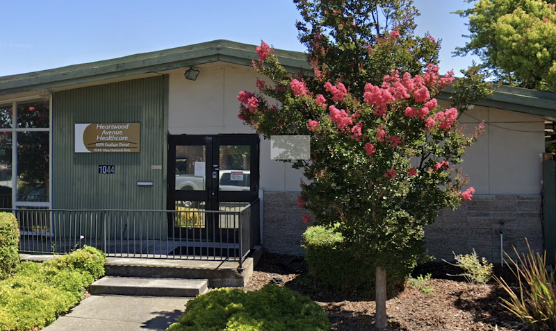 HEARTWOOD AVENUE HEALTHCARE nursing home in VALLEJO, CA - Photo 3 of 5