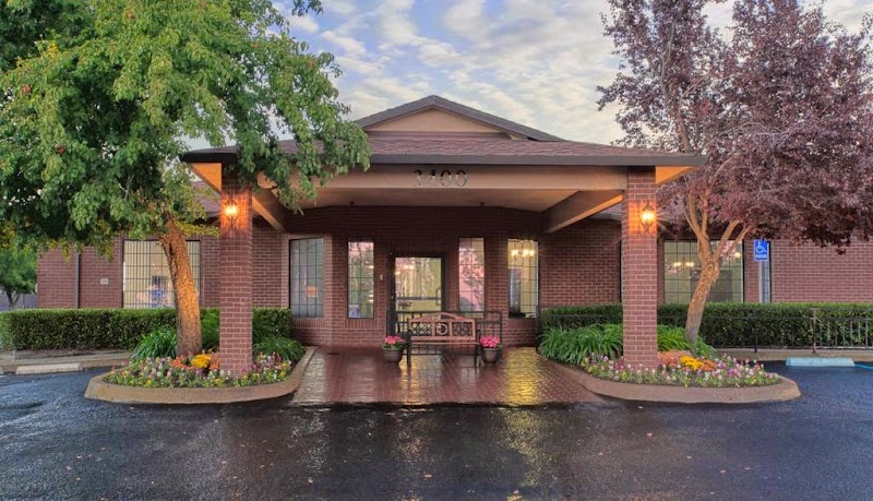 AUBURN OAKS CARE CENTER nursing home in AUBURN, CA - Photo 2 of 5