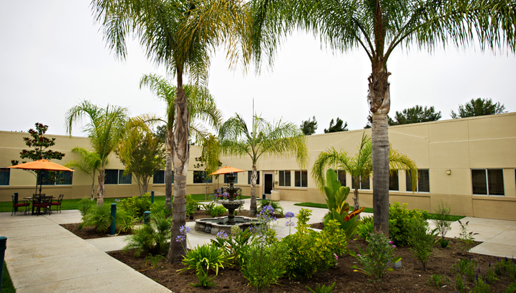 CARMEL MOUNTAIN REHABILITATION & HEALTHCARE CENTER nursing home in SAN DIEGO, CA - Photo 2 of 5