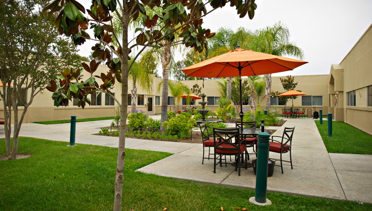 CARMEL MOUNTAIN REHABILITATION & HEALTHCARE CENTER nursing home in SAN DIEGO, CA - Photo 3 of 5