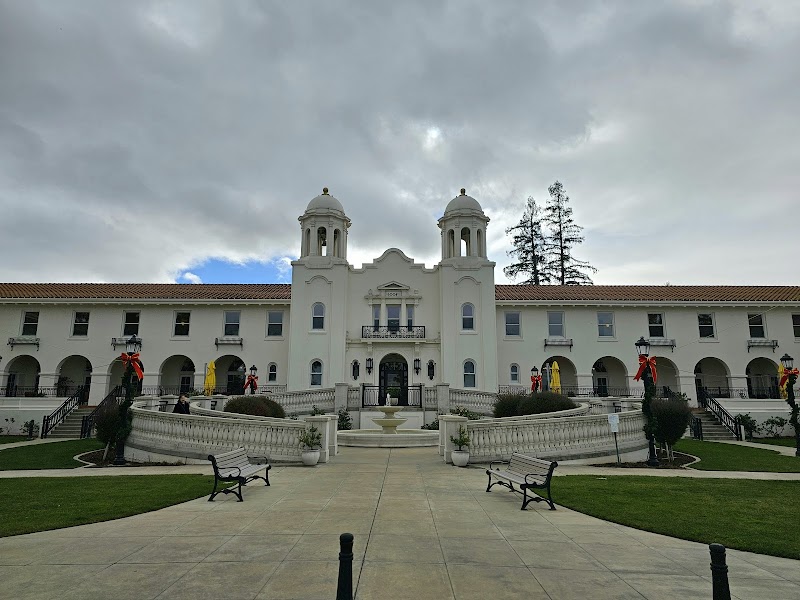 SARATOGA RETIREMENT COMMUNITY HEALTH CENTER nursing home in SARATOGA, CA - Photo 2 of 10