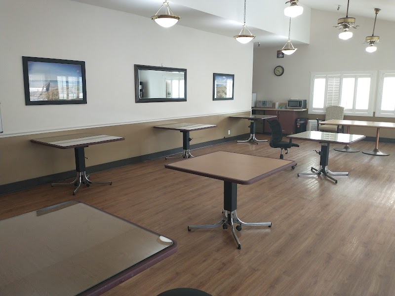 Glenwood Care Center nursing home in Oxnard, CA - Photo 5 of 10