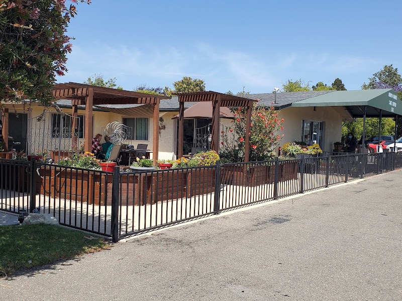 Arroyo Grande Care Center nursing home in Arroyo Grande, CA - Photo 2 of 9