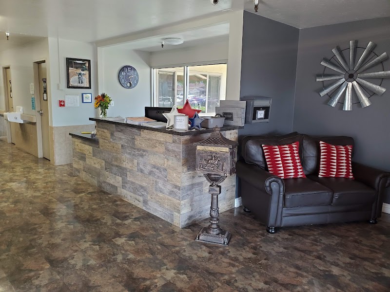 Arroyo Grande Care Center nursing home in Arroyo Grande, CA - Photo 5 of 9