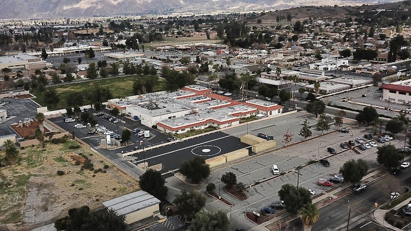 HEMET VALLEY HEALTHCARE CENTER nursing home in HEMET, CA - Photo 2 of 5