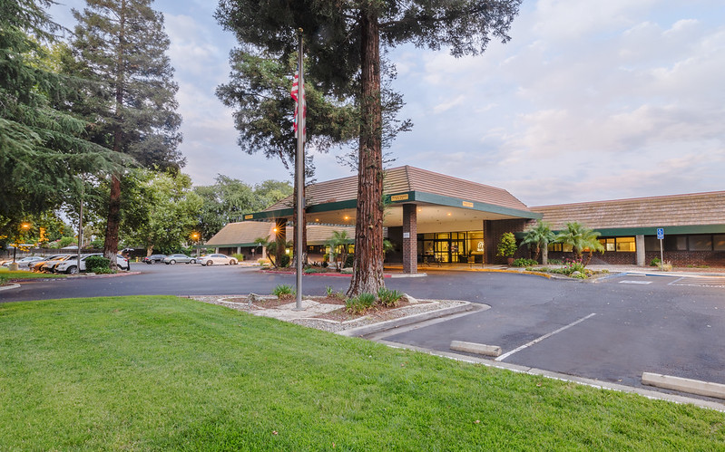 WILLOW CREEK HEALTHCARE CENTER nursing home in CLOVIS, CA - Photo 2 of 5