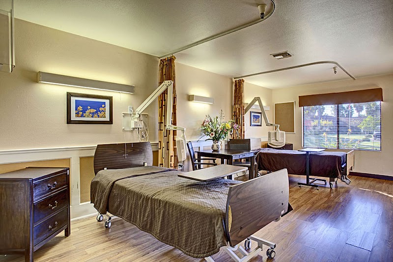 SANTA FE POST-ACUTE nursing home in VISTA, CA - Photo 2 of 5