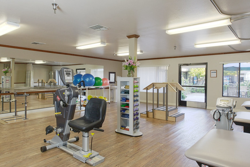 PINE CREEK CARE CENTER nursing home in ROSEVILLE, CA - Photo 4 of 10