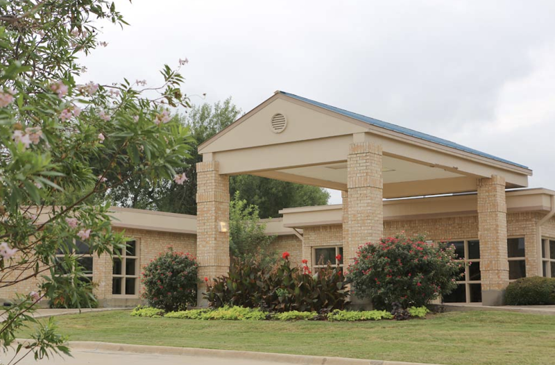Heritage Gardens Rehabilitation and Healthcare nursing home in Carrollton, TX - Photo 2 of 5