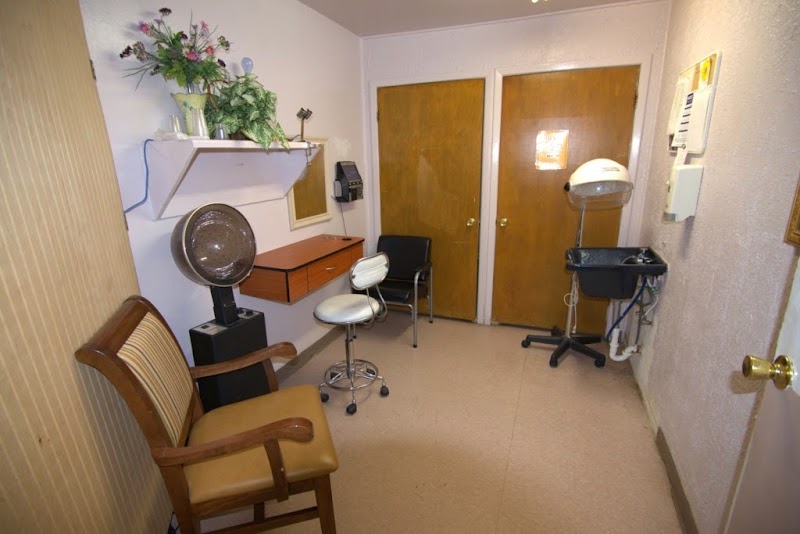 PECAN MANOR NURSING AND REHABILITATION nursing home in KENNEDALE, TX - Photo 5 of 5
