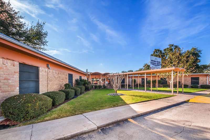 PLEASANTON SOUTH NURSING AND REHABILITATION nursing home in PLEASANTON, TX - Photo 2 of 5