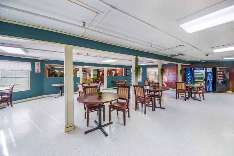 PLEASANTON SOUTH NURSING AND REHABILITATION nursing home in PLEASANTON, TX - Photo 4 of 5