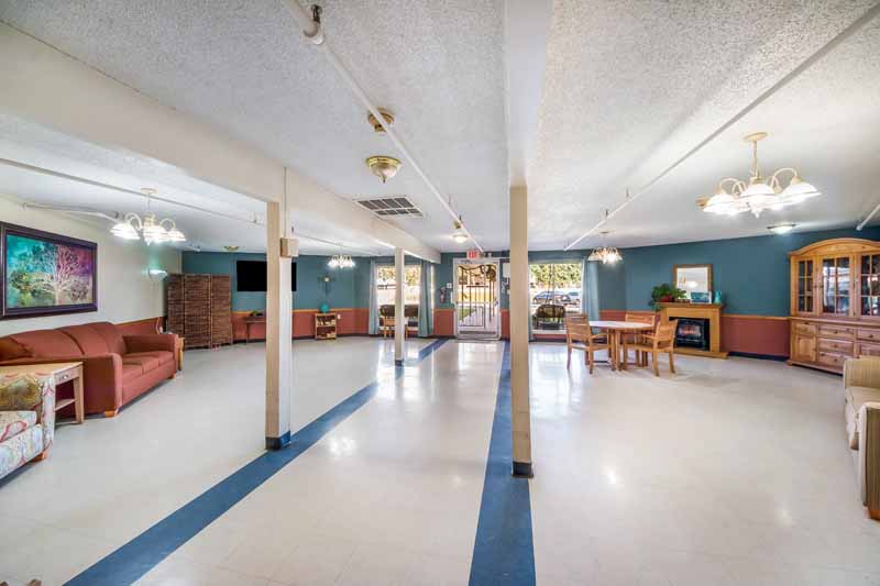 PLEASANTON SOUTH NURSING AND REHABILITATION nursing home in PLEASANTON, TX - Photo 5 of 5