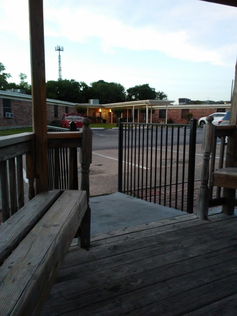 BRENTWOOD PLACE ONE nursing home in DALLAS, TX - Photo 4 of 5