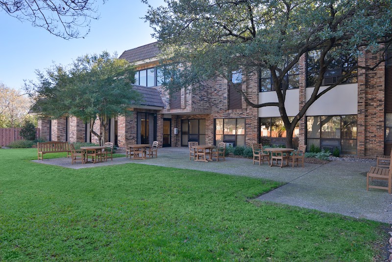 TRAYMORE NURSING CENTER nursing home in DALLAS, TX - Photo 3 of 10