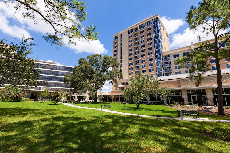 BAYOU MANOR nursing home in HOUSTON, TX - Photo 2 of 10