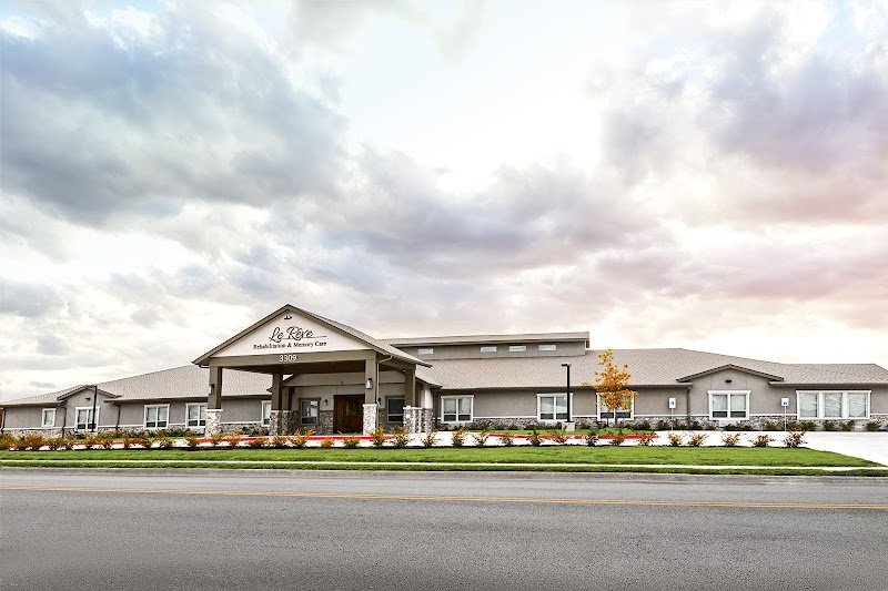 Le Reve Rehabilitation & Memory Care nursing home in Dallas, TX - Photo 2 of 5